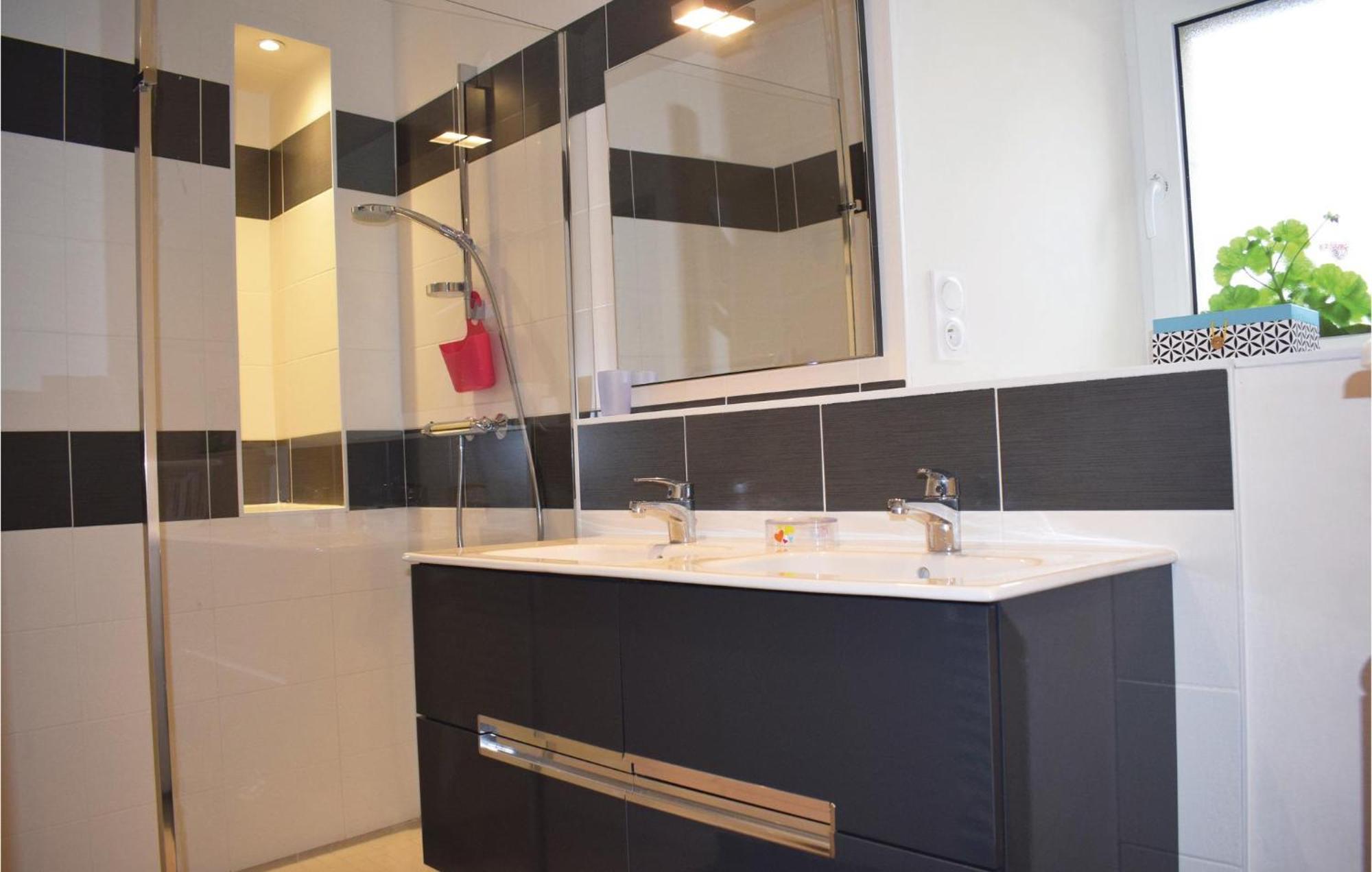Gorgeous Home In Saint Alban With Kitchen מראה חיצוני תמונה